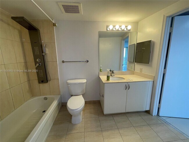 Building Photo - 1750 N Bayshore Dr