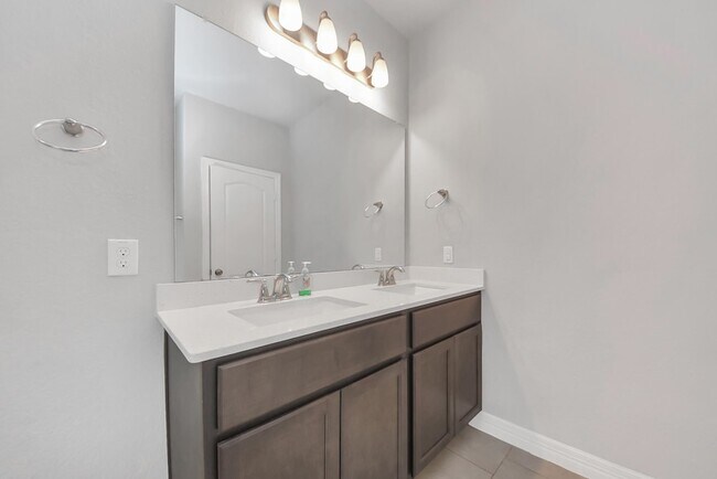 Building Photo - 196 Chestnut Meadow Dr