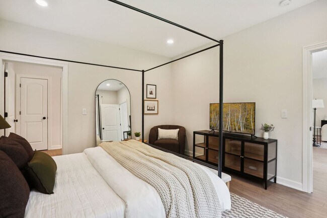 Building Photo - 3 Bedroom Twin Home With Extras