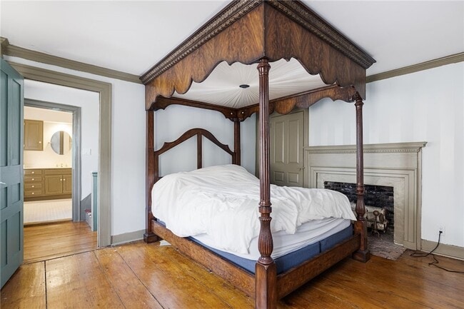 Building Photo - 73 Thames St