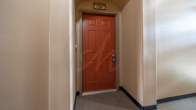 Building Photo - Beautiful two-bedroom condo with gorgeous ...