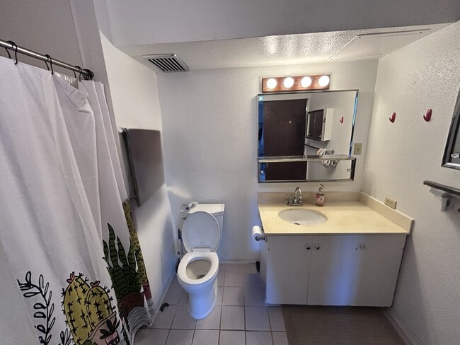 Building Photo - 2029 Nuuanu Ave