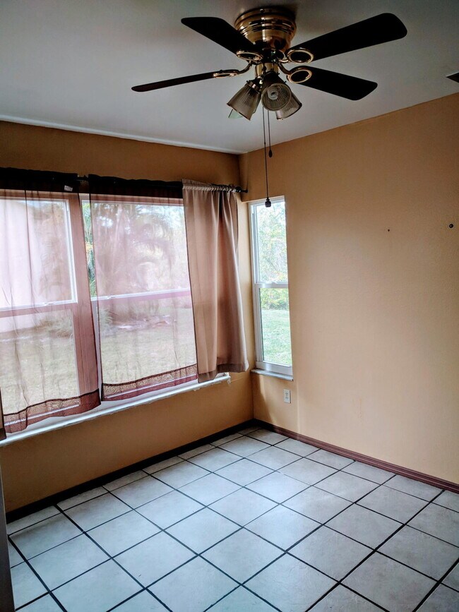 Building Photo - 1449 SE Larkwood Cir