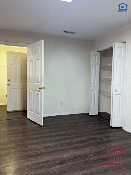 Building Photo - 3947 Webb Oaks Ct