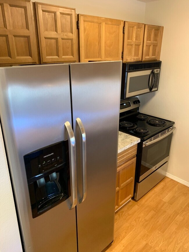 Building Photo - LakeView, Mount lake terrace - 2 bed 1.5 b...