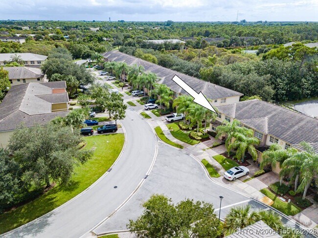 Building Photo - 356 SE Bloxham Way