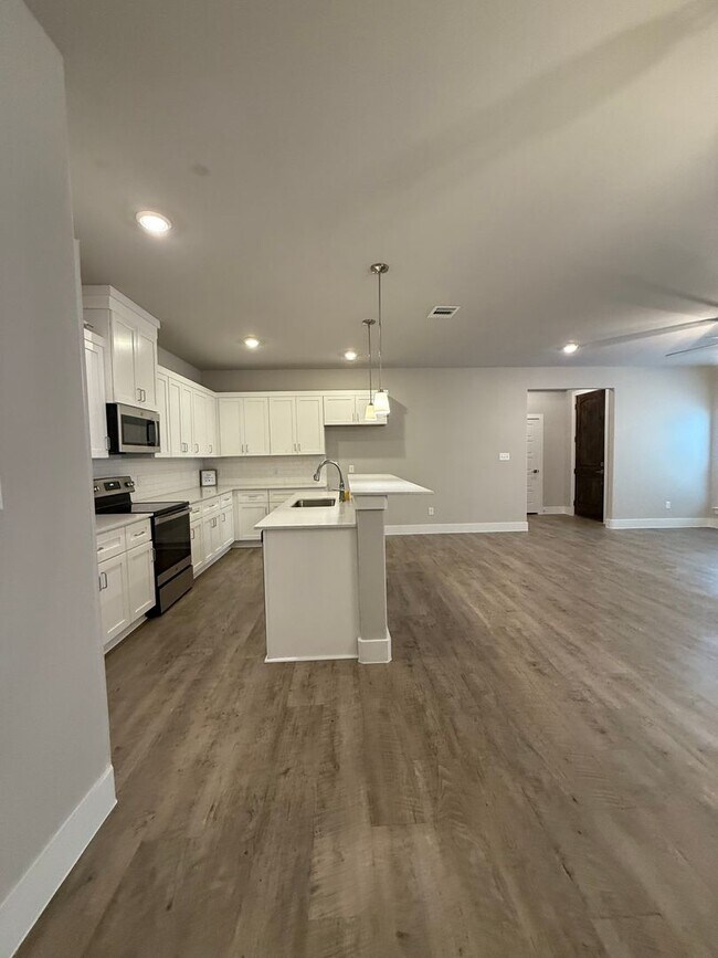 Building Photo - 3/2/2 GREAT NEIGHBORHOOD