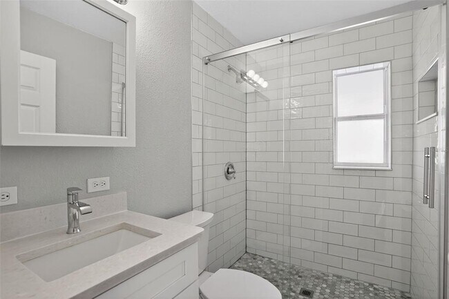 Building Photo - 5480 Lake Tyner Dr