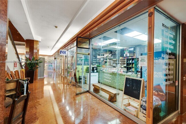 Building Photo - 1717 N Bayshore Dr