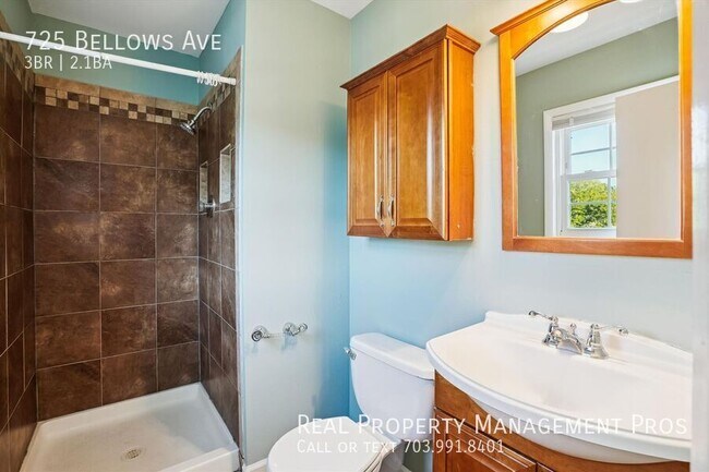 Building Photo - 725 Bellows Ave