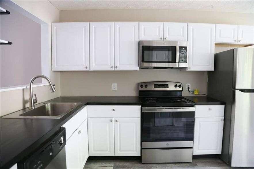 Building Photo - 5141 Farm Pl Dr NE