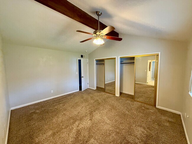 Building Photo - Single story home with vaulted ceilings!