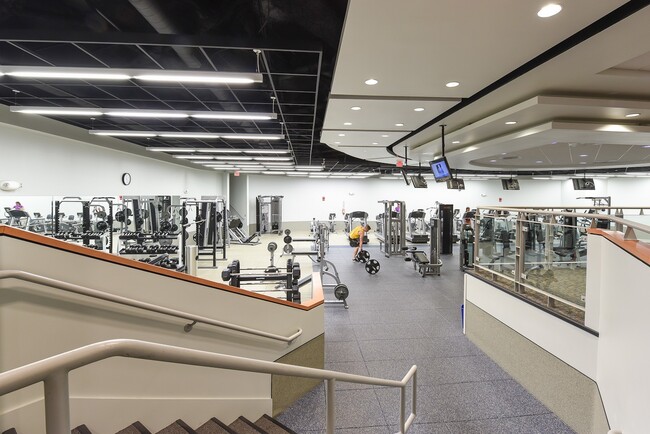 Building Photo - Spacious & Bright Studio at River Place West