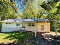Building Photo - Beautiful Home in Quite Neighborhood