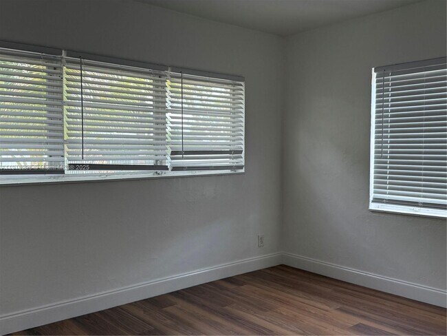 Building Photo - 6420 SW 18th Terrace