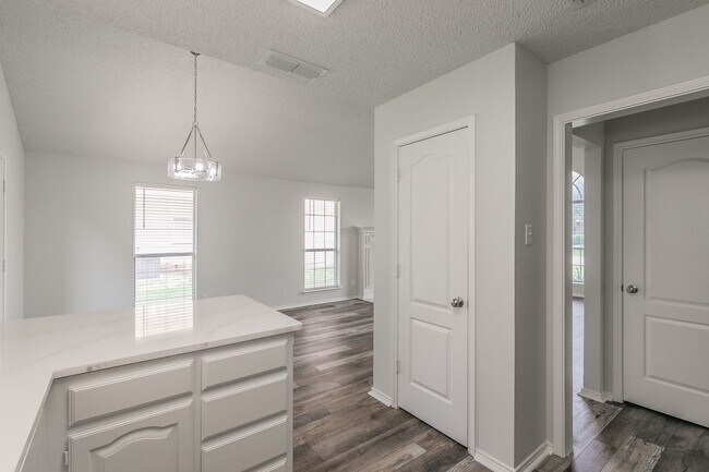Building Photo - Coming Soon! 2 Story, 3 Bedroom Home in Be...