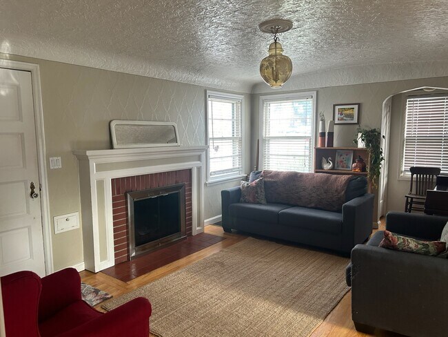 Building Photo - 611 W 32nd St