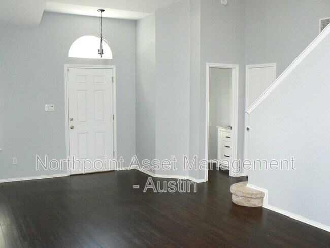 Building Photo - 1701 Yucca Ln