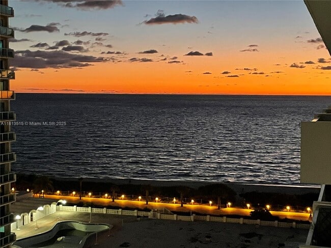 Building Photo - 5313 Collins Ave