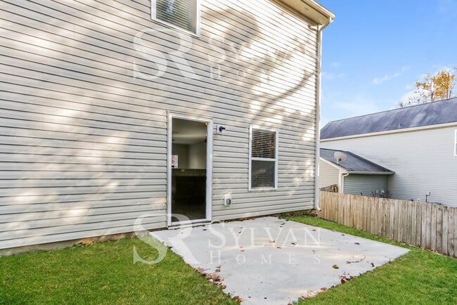 Building Photo - Don't miss out on this charming 3BR 2.5BA home