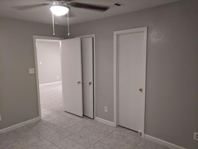 Building Photo - 5817 Spring Meadow Rd