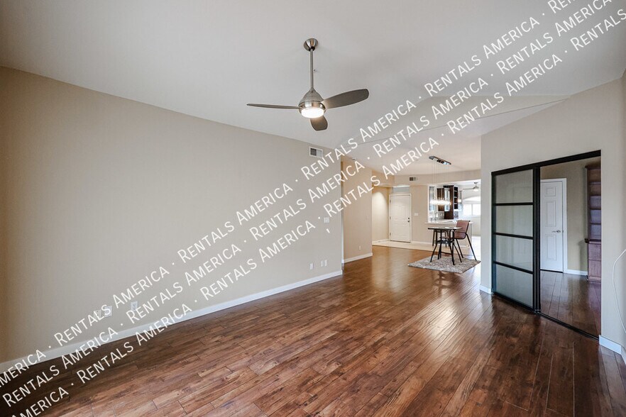Building Photo - 8653 E Royal Palm Rd