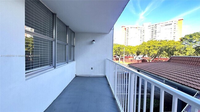 Building Photo - 1300 NE Miami Gardens Dr