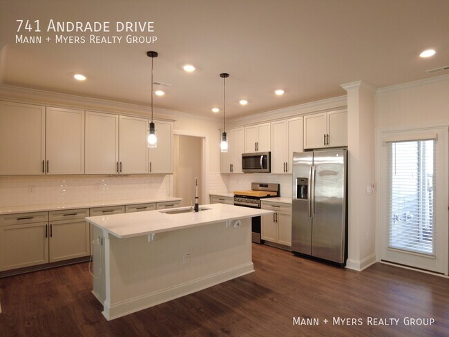 Building Photo - 741 Andrade Dr