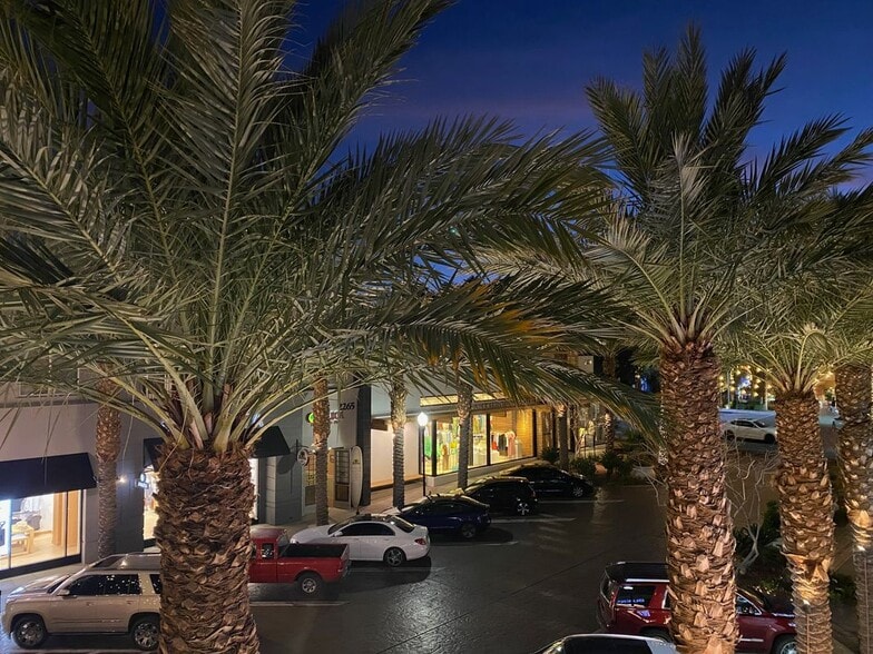 Building Photo - 2260 Village Walk Dr