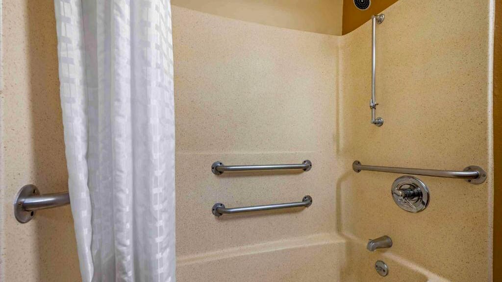 Building Photo - 9750 Lake Shore Dr E