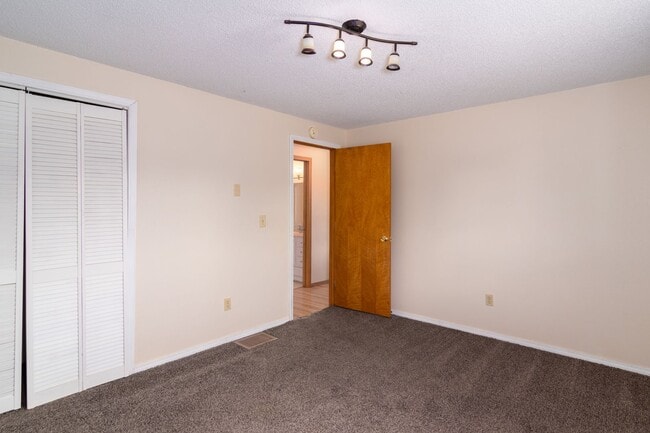 Building Photo - 1309 Pineview St