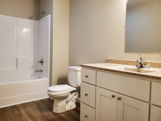 Building Photo - 3 Bed 1 Bath Apartment-Jackson School District