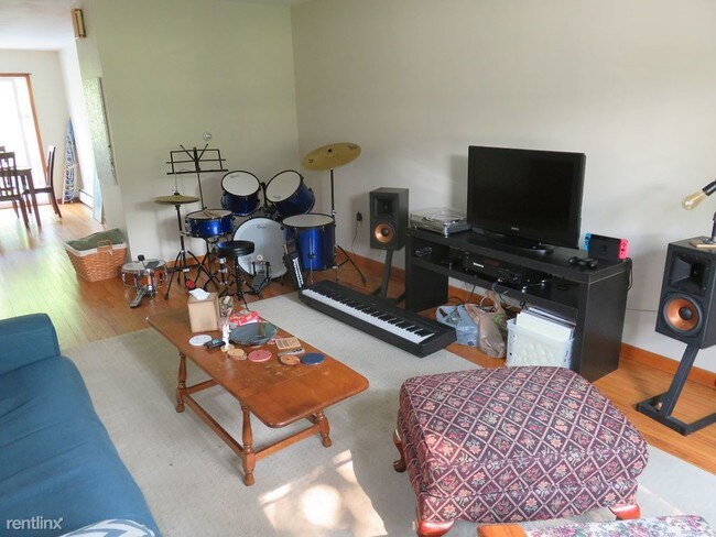 Building Photo - 4 br, 2 bath House - 337 Coddington Road 3...