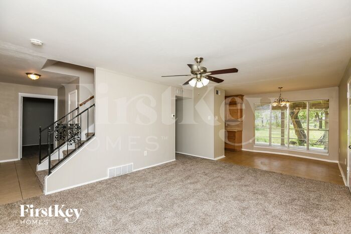 Building Photo - 217 Rancho Dr
