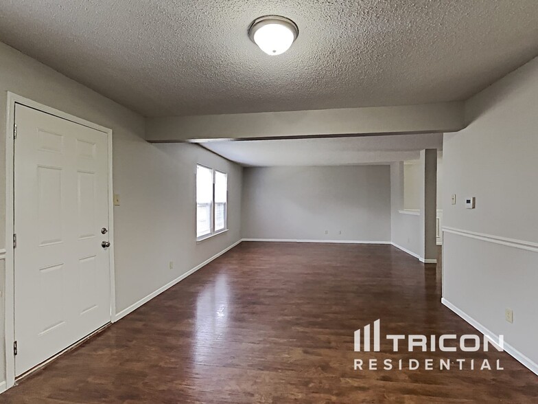 Building Photo - 13452 N Carwood Ct