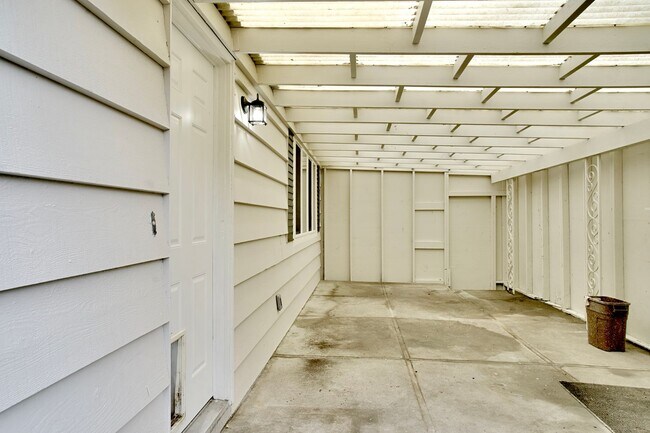 Building Photo - 4 bedroom Home on Highland St in Tacoma - APPLICATION PENDING