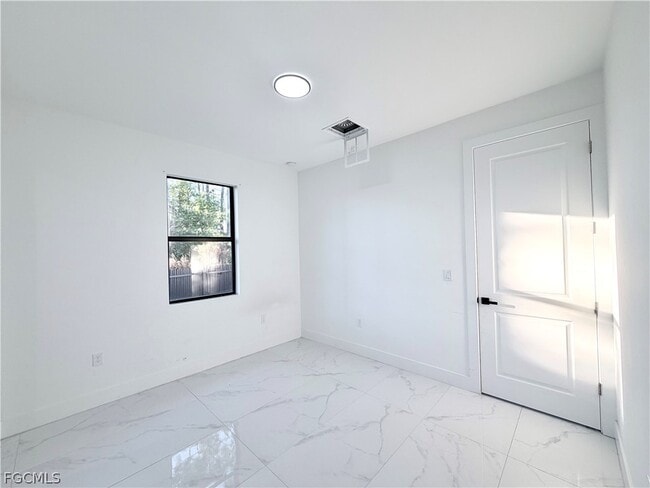 Building Photo - 312 Rosanna Ave