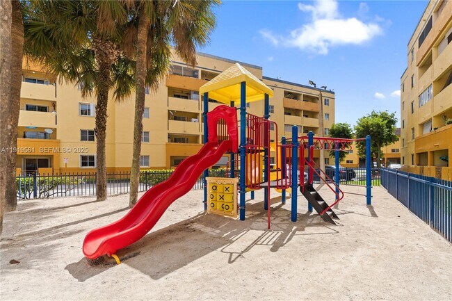 Building Photo - 14900 SW 82nd Terrace