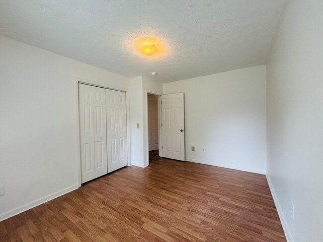 Building Photo - 306 Woodbine Dr
