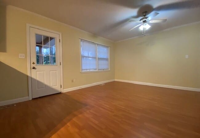 Building Photo - 3BR/2BA Ranch with Fenced Yard – Huntersville