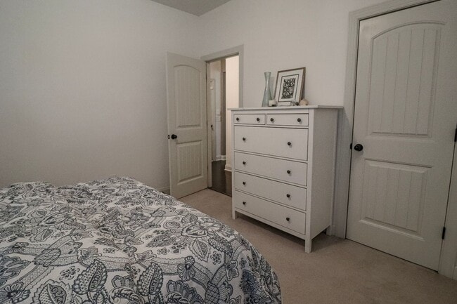 Building Photo - Spacious 4 Bedroom, Pet Friendly with Fenced In Backyard, Mimosa Bay Community Amenities