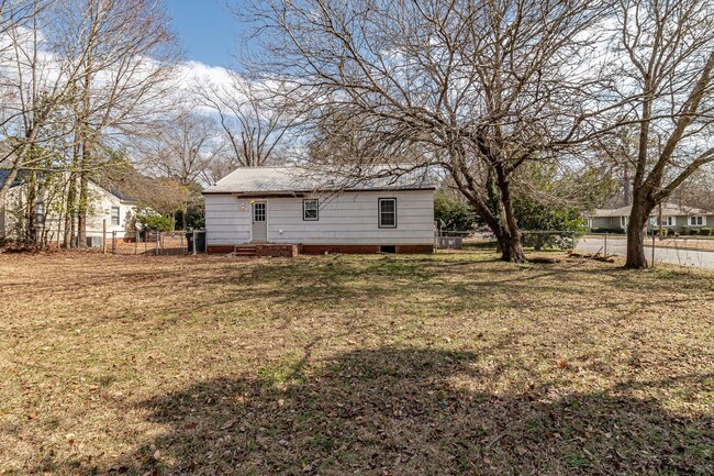 Building Photo - ADORABLE 2 BR | 1 BA Home in Goldsboro!