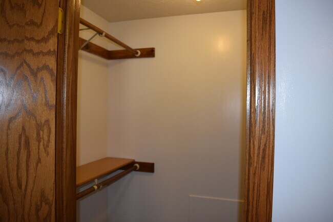 Building Photo - 2210 Skyline Dr
