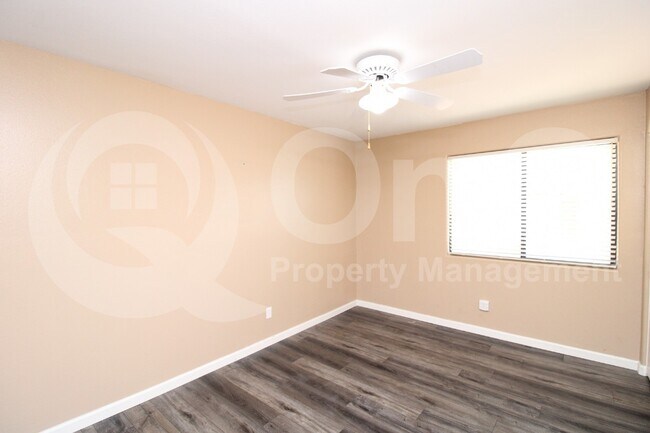 Building Photo - 4345 E Meadow Dr