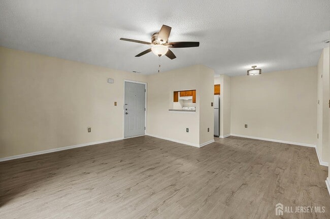 Building Photo - 1907 Ravens Crest Dr