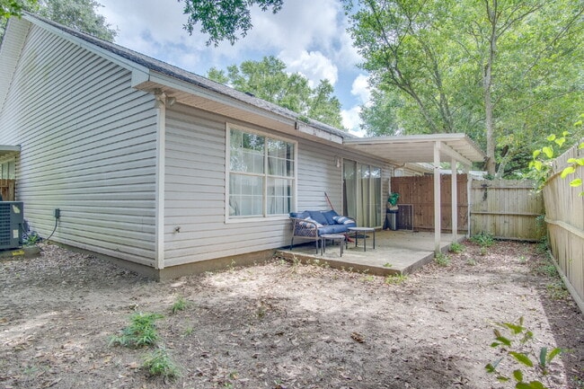 Building Photo - Modern 3BR/2BA Duplex with Granite Countertops, Stainless Appliances, Covered Patio & Private Fen...