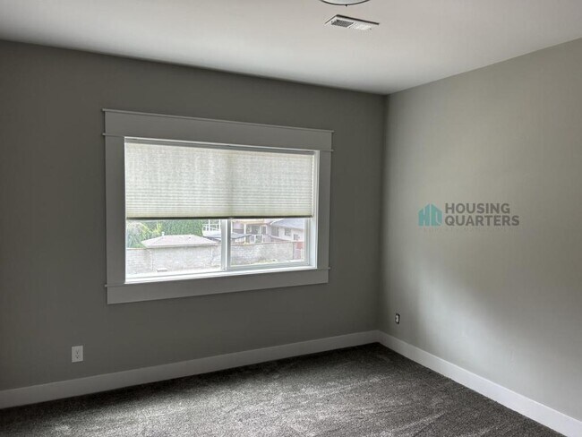 Building Photo - 420 E Little Spokane Connection Rd