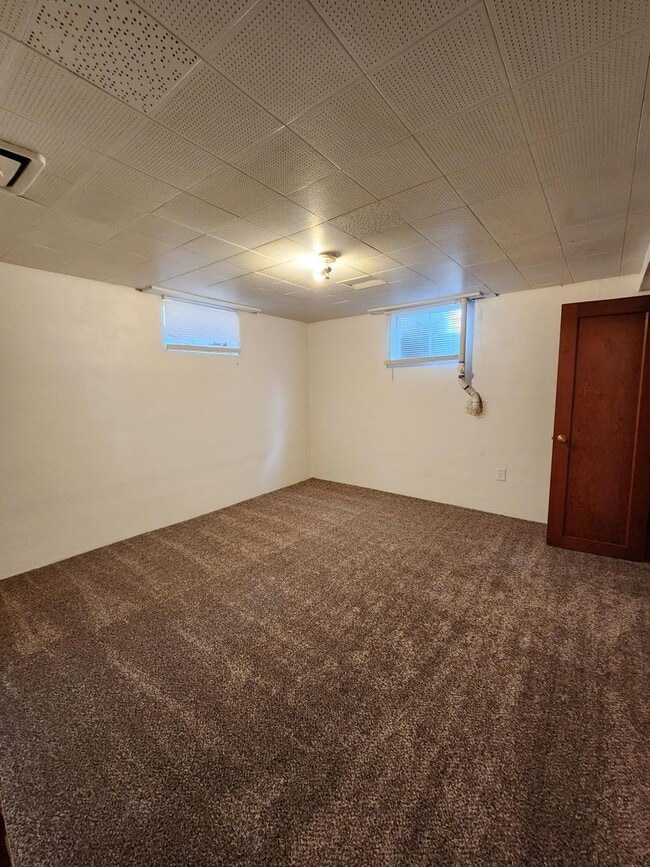Building Photo - Large Duplex with Garage