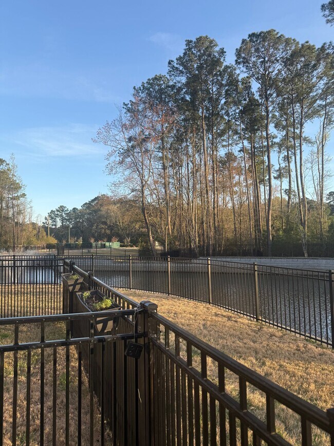 Building Photo - 102 Twin Rivers Dr