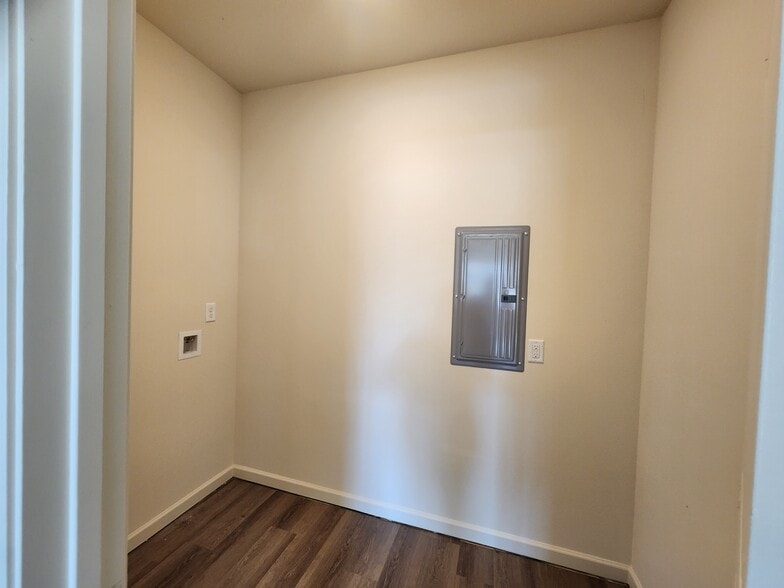 Building Photo - 12103 Pendarvis Ln